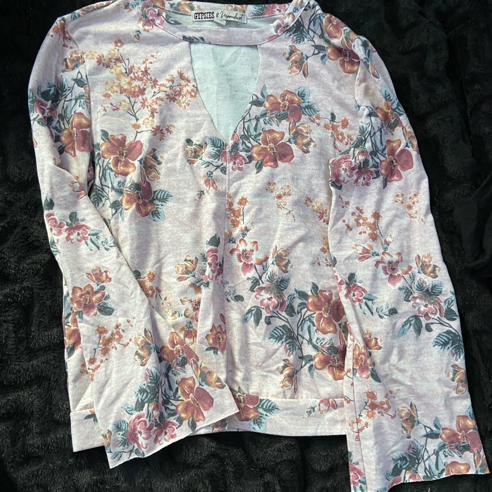 Flared quarter sleeve floral cropped shirt